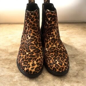 Women Clarks Clarkdale Arlo leopard print calf hair Chelsea ankle boot.